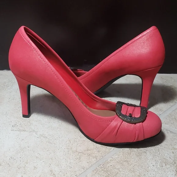 Red High Heels - Picture 1 of 10